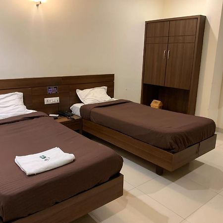 Hotel Sahyog Padra  Екстер'єр фото