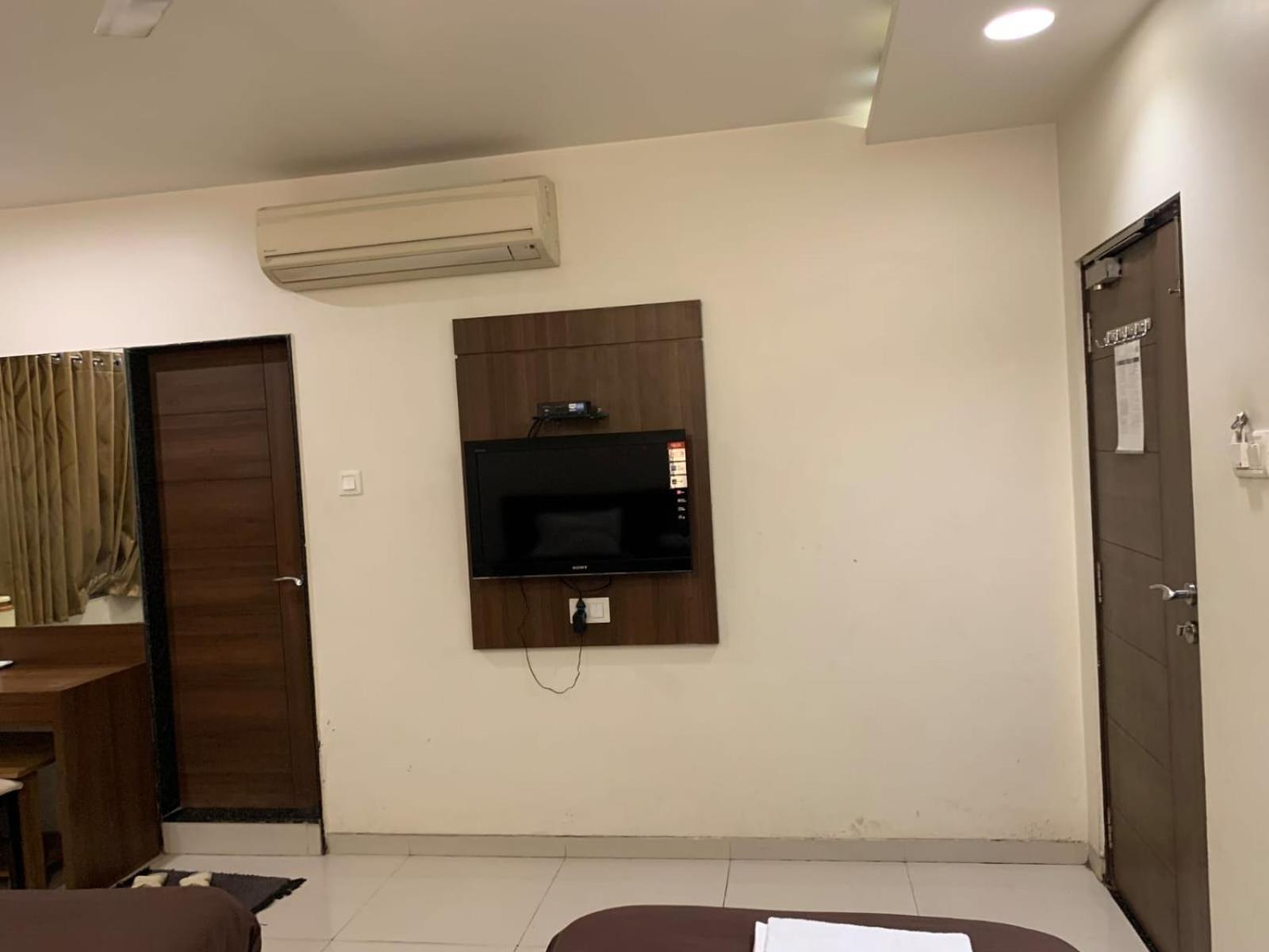 Hotel Sahyog Padra  Екстер'єр фото