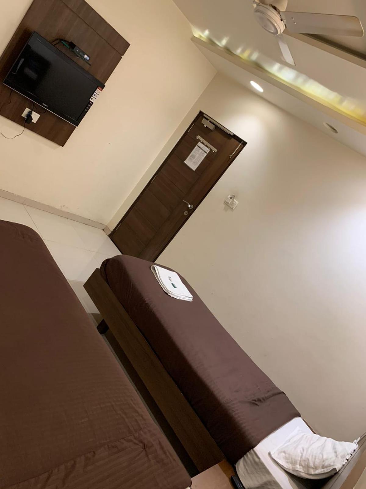 Hotel Sahyog Padra  Екстер'єр фото