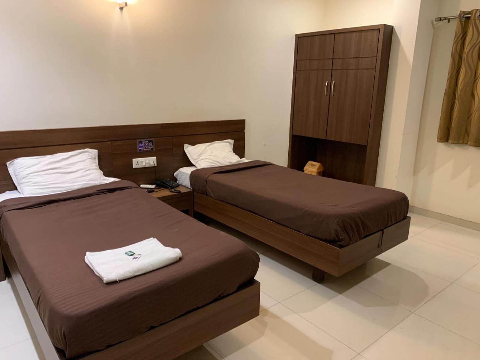 Hotel Sahyog Padra  Екстер'єр фото