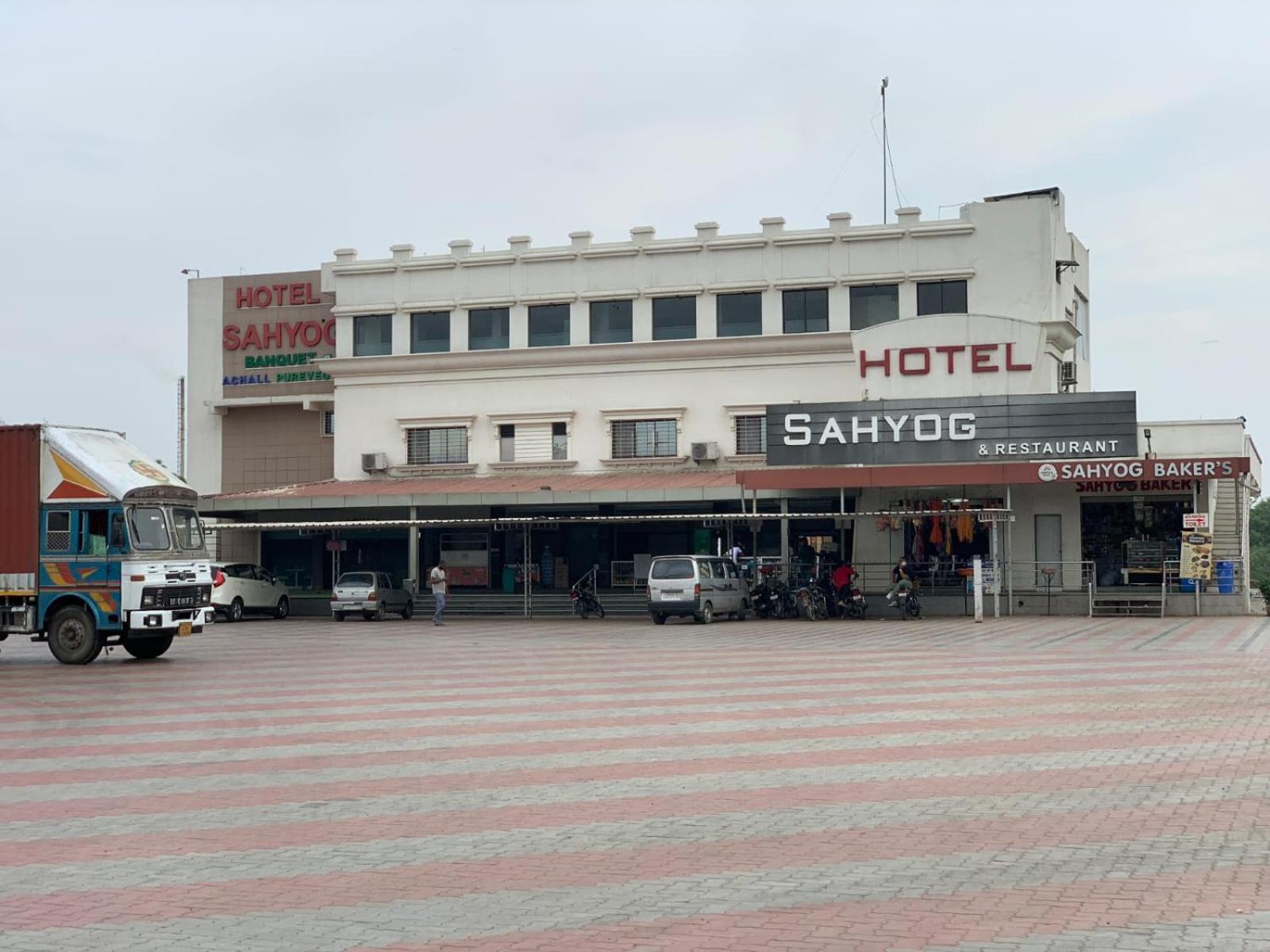 Hotel Sahyog Padra  Екстер'єр фото
